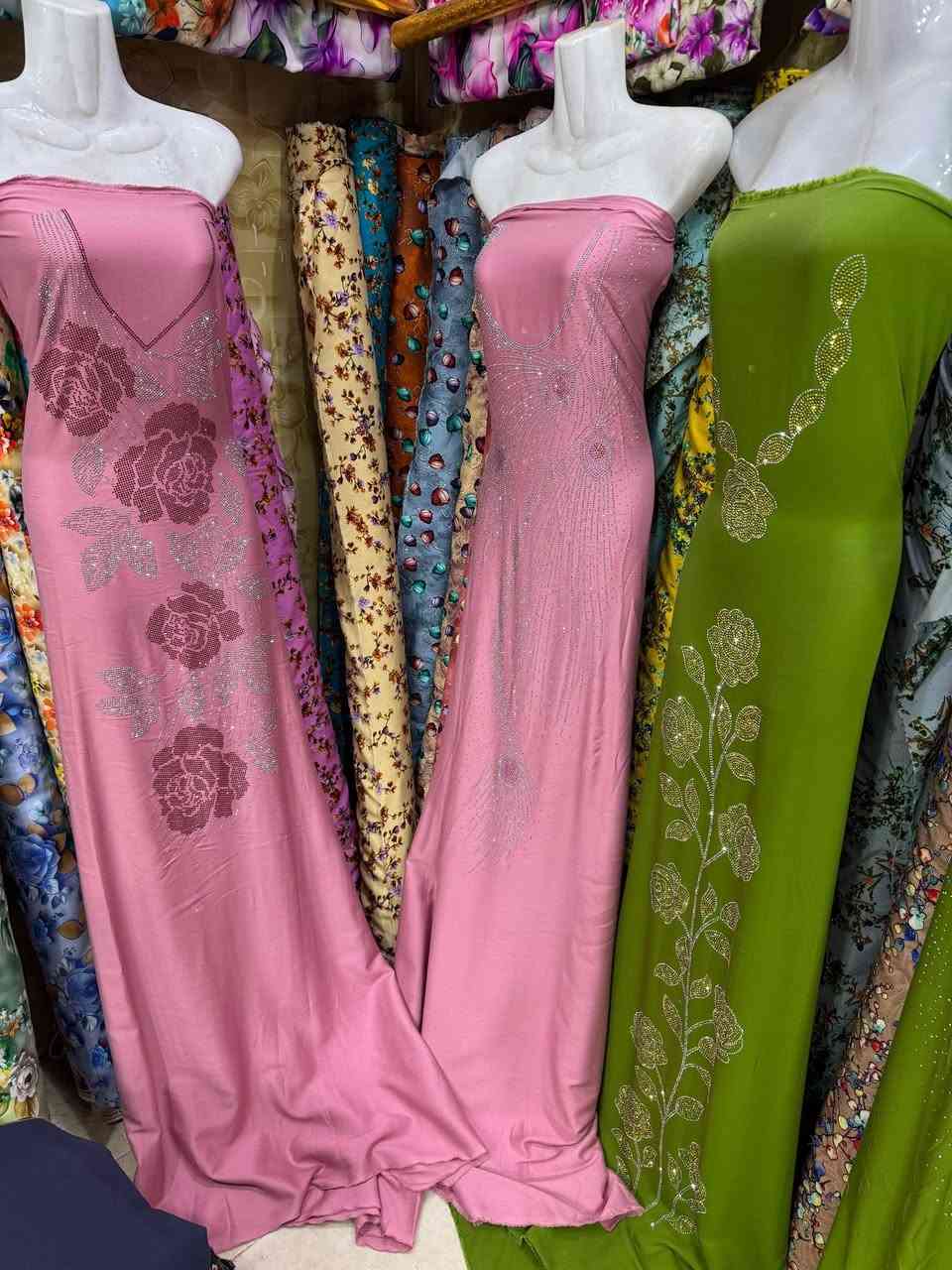 مخاور شماليه الاصلي 
كشمير كابوي مطاط 
ستراس حراري بالصدر والردن 
شرط ميوكع بالغسالة 
يوجد توصيل لجميع المحافظات


**إذا كنت صاحب هذا الإعلان وتريد حذفه لأي سبب، رجاءا أرسل رسالة إلى الدعم الفني**