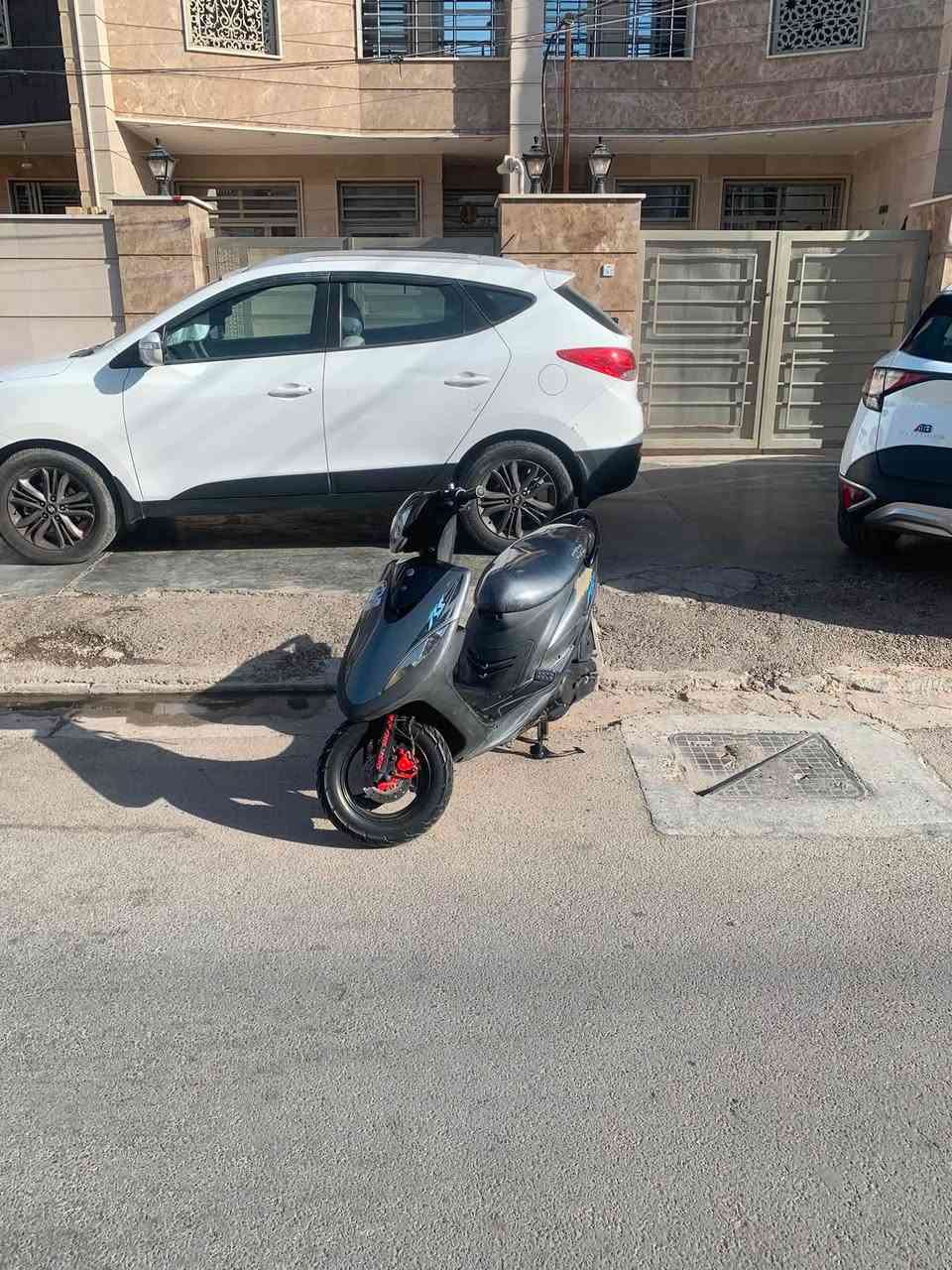 سلام عليكم ماكس عدله للبيع الدراجه بلاديه ونضيفه وأحلى من الصور ومكينتها خير من الله والدراجه شلعه ومعدل ومابيها اي نقص بس شغله وحده بنزات خلفيه مخلصات وبس دهن اديرلها موتل قبل يومين بدلتلها رايدها ب٨٠٠ وبيها مجال قليل لو ما مستعجل مابيعها عنواني بغداد الشعب رقم الهاتف ***********
