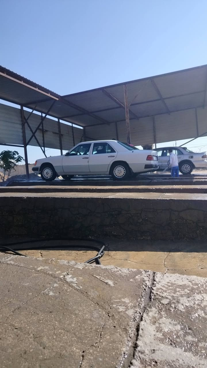 مارسدس دب للبيع موديل 88 محدثه 91 سنويه الحد 28 فتحت سقف محرك بلادي 4سلندر عنكبوت لا تنقيص ولا تبخير منضومت بانزين جديده غواعد دبلات سليمه تخم تأير تبريد شغال مكانها عامريه الفلوجه السعر 53وبيها مجال لشراي رقم التلفون ***********
