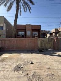 للبيع دار سكن قديم على سايدين مقابل منتزه  المساحة: 180م واجهة: 9م. نز...