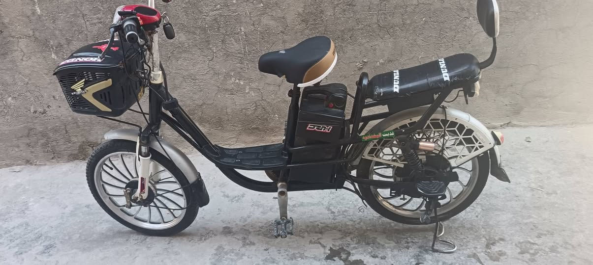 بايسكل كوري مابي اي اضرار بس بريك
دراجه عشحن بيه ضرر بسيط


**إذا كنت صاحب هذا الإعلان وتريد حذفه لأي سبب، رجاءا أرسل رسالة إلى الدعم الفني**