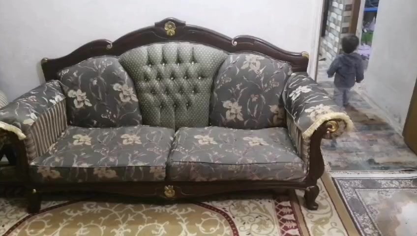 سلام عليكم تخم ١٠ مقاعد العنوان بغداد الكماله شراي يجي خاص نظيف او تصال عل رقم تالي ***********
