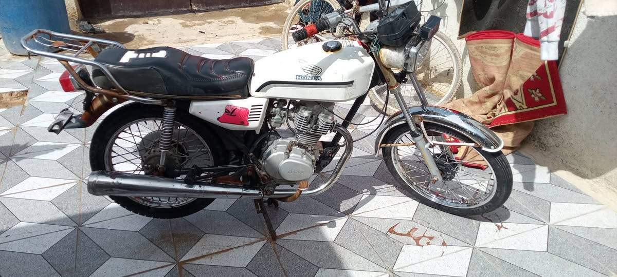 سلام عليكم دراجه كلك البيع 
مديل.  24
مكاني ذي قار قضاء رفاعي 
300قفل 
عادي مراوس دراجه وراق ونطي فرق


**إذا كنت صاحب هذا الإعلان وتريد حذفه لأي سبب، رجاءا أرسل رسالة إلى الدعم الفني**