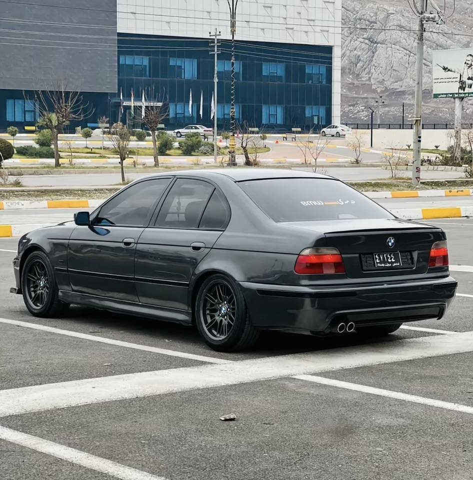 بیئێم سەقەر 528مەکینە لۆکککک مۆدیل ١٩٩٩ ئارم پلاستیک هەولێر گێر ئۆتۆماتیک سپۆرت عادی مواسەفات فولە بەس سلایت نیە گێرو مەکینەی بەشەرت سەیارەکە عامە بەس بۆ جوانی چەکوچی پێوە نیە رەنگی نەفتیە سعری۷٥ وەرەقەو کەمێک مەجال (***********)(***********)
