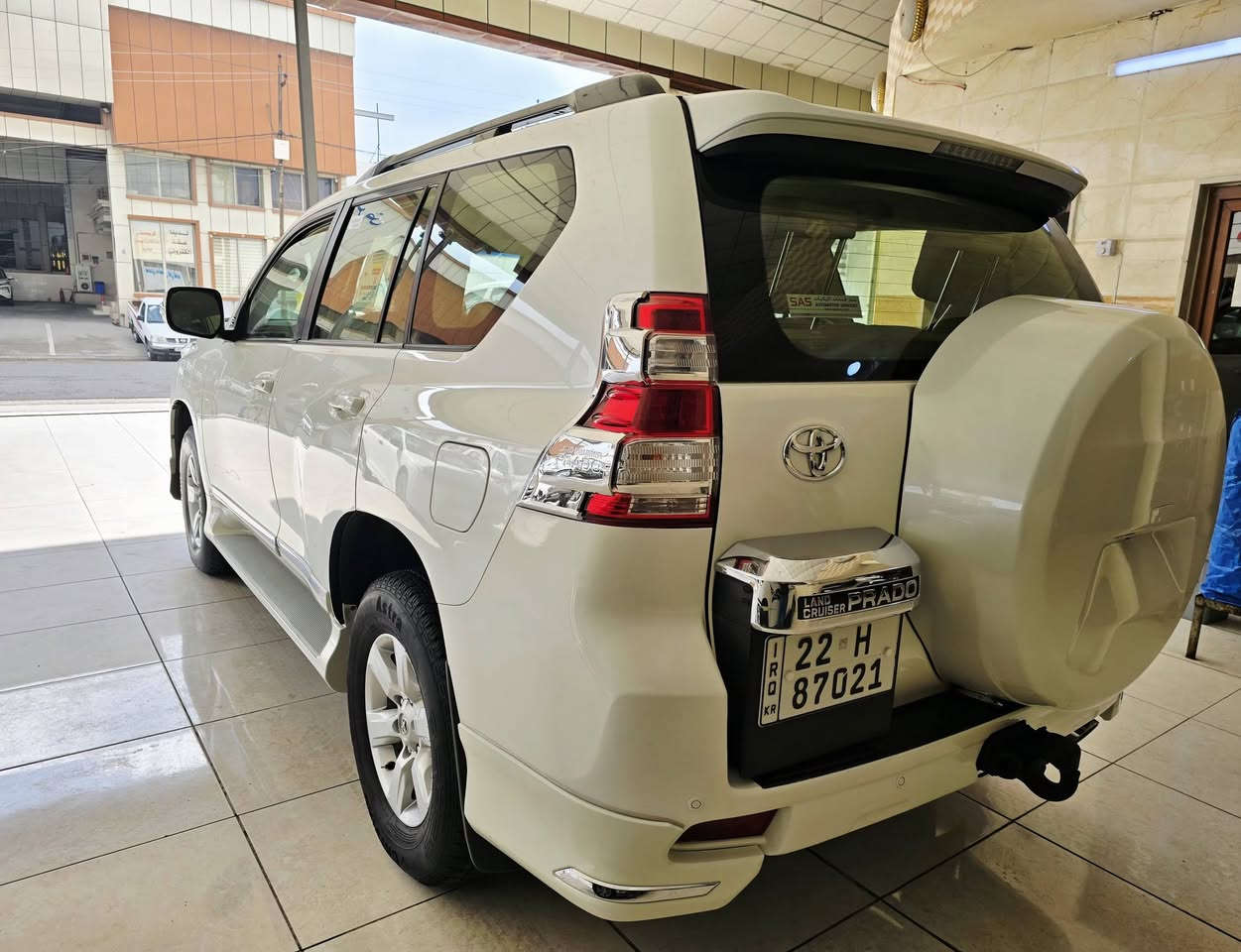 تويوتا برادو 2015 ( V6 ) TXL. رقم اربيل. فول مواسفات فتحة بصمة لايت اسود بلادي معرك ستة سلندر كشن امامي طرف سايق وال سكن كهرباة ثلاجة. سيارة مكفول كفالة عامة لاصبغ لا بارد لا تبديل معرك و كير مامفتوح مابي عيب سيارة ماشي 159 الف هقيقي.سعر 315 ورقة بي مجال قليل مكان سيارة اربيل رقم تليفون. *********** بي واتساب.
