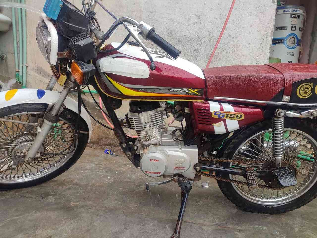 سلام عليكم دراجه للبيع مديل23 اوراق بيها محرك ما مفتوح لاصرف لابخار كهربائيات شغاله تايرات جدد شلعه ومعدل فول مكاني جلولاء
 السعر420بيها مجال بسيط 
***********
