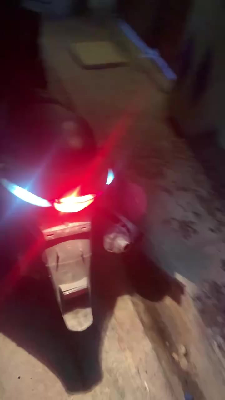 سلام عليكم ماكس  مضلع للبيع درجه حلوه ونضيفه  كهربائيات شغاله شلعه ومعدل دراجه للبيع  سعر 300  مكاني بغداد مدينه  ***********
