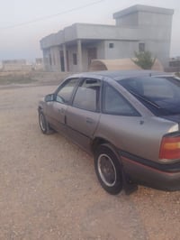 سيارة اوبل للبيع كليين حجم ٢٠ رقم دولي سنوية ٢٠٣٠ تنتهي رقم التواصل 07...