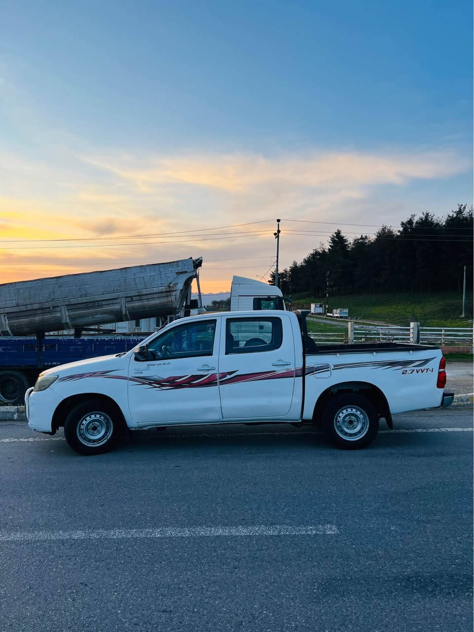 تیۆتا پیکاب هایلۆکس (مەرزیە) تاک ئەکسل 2010
گێڕ ئۆتۆماتیک..
پارچە ڕەش لەسەر ساغی
سیستمی غازی بۆ بەستراوە..
ناو سوور..
چوار تایەی نوێی لەژێر دایە..
مەکینەو گێڕ بە شەرت..
تەنیا قەپاغی کراوەتەوەو واشەری گۆڕدراوە..
نرخ :  155 گەڵاو کەمێک معامەلە.
رەقەم تەلەفۆن(***********) بشدار, السليمانية
