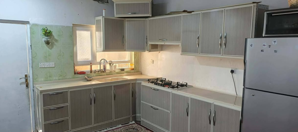 كاونتر قياس مترين و25والسنك مترين و40  اخو الجديد تفصال احطاطه مع طباخ منضدي شغال وجاهز بعقوبه تقاطع القدس للاستفسار ***********او مراسلت الصفحه

