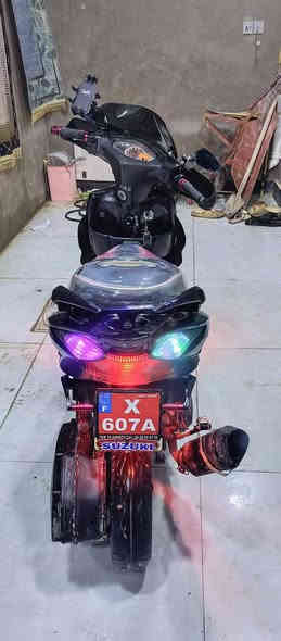 🛵 للبيع:  أدريس ياباني حديث - الكوت: طلع بيها دخان خفيف صار ورا تبديل الدهن (رايدة تصليح بسيط).
. : الكفرات الأمامية والخلفية حالة زينه (مثل ما مبين بالصور). 
.: تحتاج تبديل عظمة مال هندر فقط. 
​السعر مراعى بي كل هاي الملاحظات ليكون صفقة ممتازة للمشتري.
​السعر: يتم الاتفاق عليه عند الاتصال.
​للتواصل والاستفسار (فقط اتصال):
​***********
​***********
