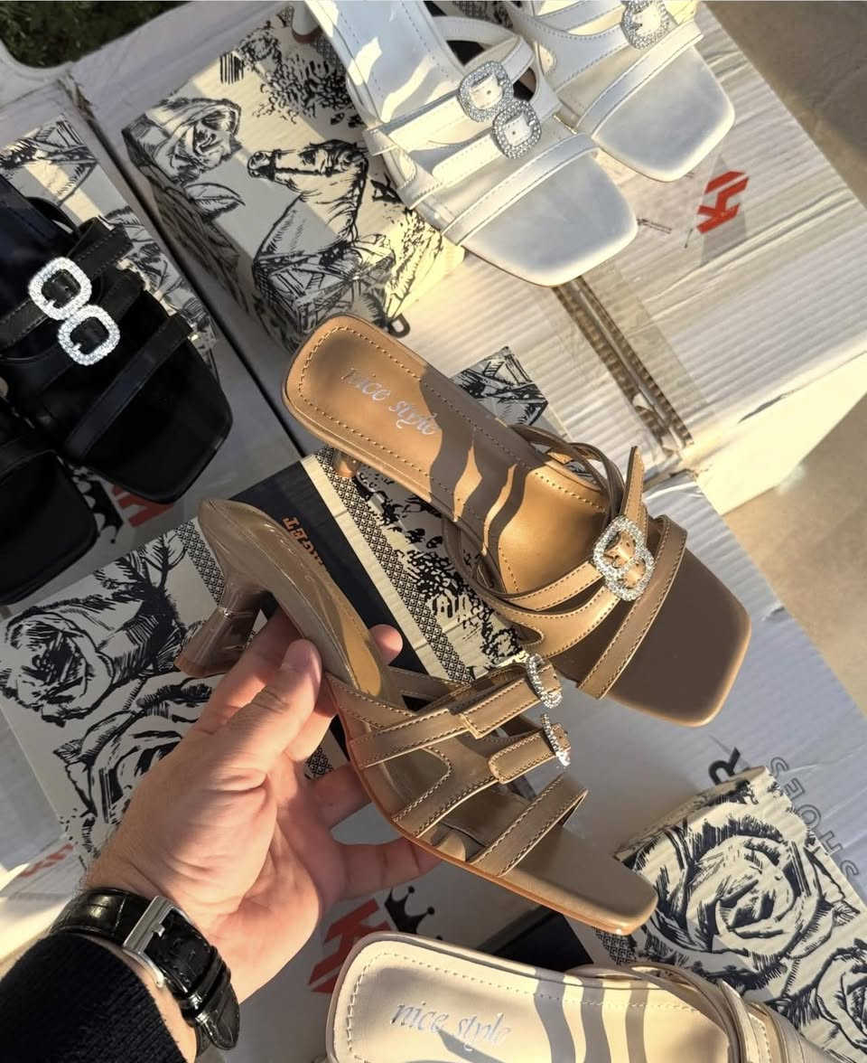 واتساب *********** 
صفحتنا على الانستا 
‏https://www.instagram.com/khaled_bags_shoes?igsh=aHgzNnAyeDc0cGd1
السناب 
‏https://www.snapchat.com/add/khaledzahawe?share_id=GwP3kgwzTro&locale=ar-EG-u-nu-latn
التيك توك 
‏https://www.tiktok.com/@khaledzahawe?_t=8kEouIPTpO1&_r=1
