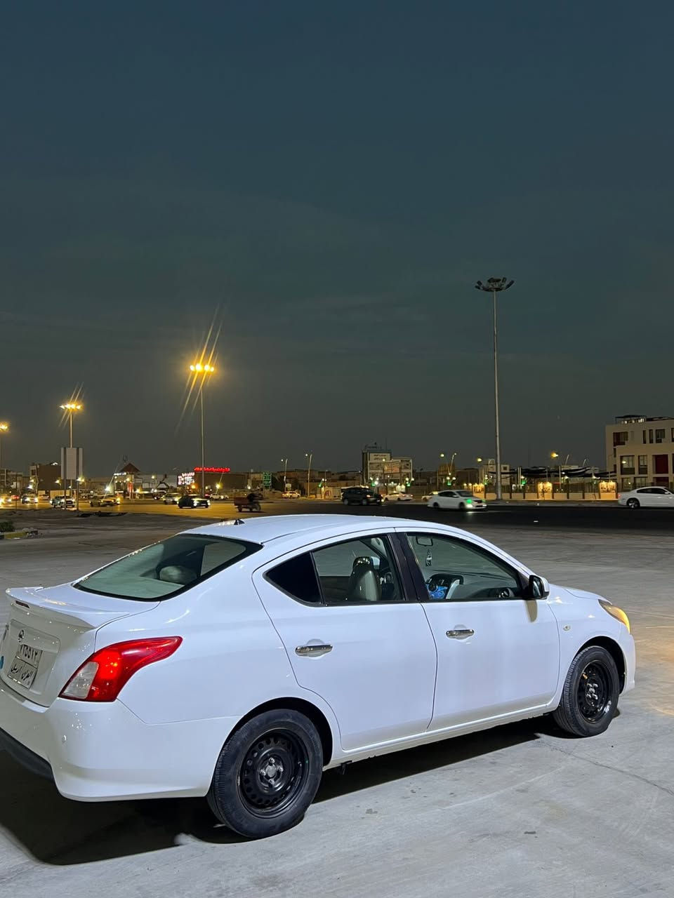 من رخصة المشرفين
نيسان 2022 بيها جاملغ امامي جهة السايق مبدل بدون ضرر و بيها جاملغ الخلفي الجهة الثانية بيه ضربة و مصبوغ صبغ درجة اولى السيارة ماشية 135 الف سنوية لنص 2027 و السيارة حلوة مكاني الزبير 

السعر 106 و بيها حك الجية 

اي استفسار  ***********  و انا بالخدمة
