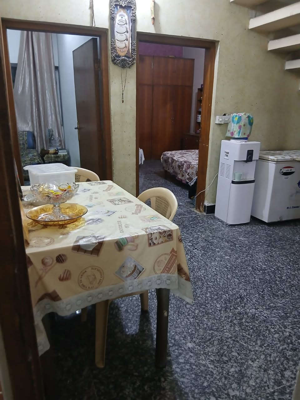 السلام عليكم
بيت ركن للبيع مساحة ١٠٠ متر مربع  المكان ام الكبر قرب جامع الفردوس مقابيل مركز الشرطة الجديد قريب جدا على الشارع العام 

تفاصيل البيت / الطابق الاول كراج- استقبال - حولي - مطبخ مستقل - غرفتين نوم بالطابق الارضي - حمام داخلي وصحيات خارجية 

الطابق الثاني / حولي - حمام - غرفة نوم كبيرة على عرض الغرفتين - سطح يرهم لبناء غرفتين 

ملاحظة  البيت يصلح ان يكون مشتملات عدد اثنين 

***********

واتساب متوفر
