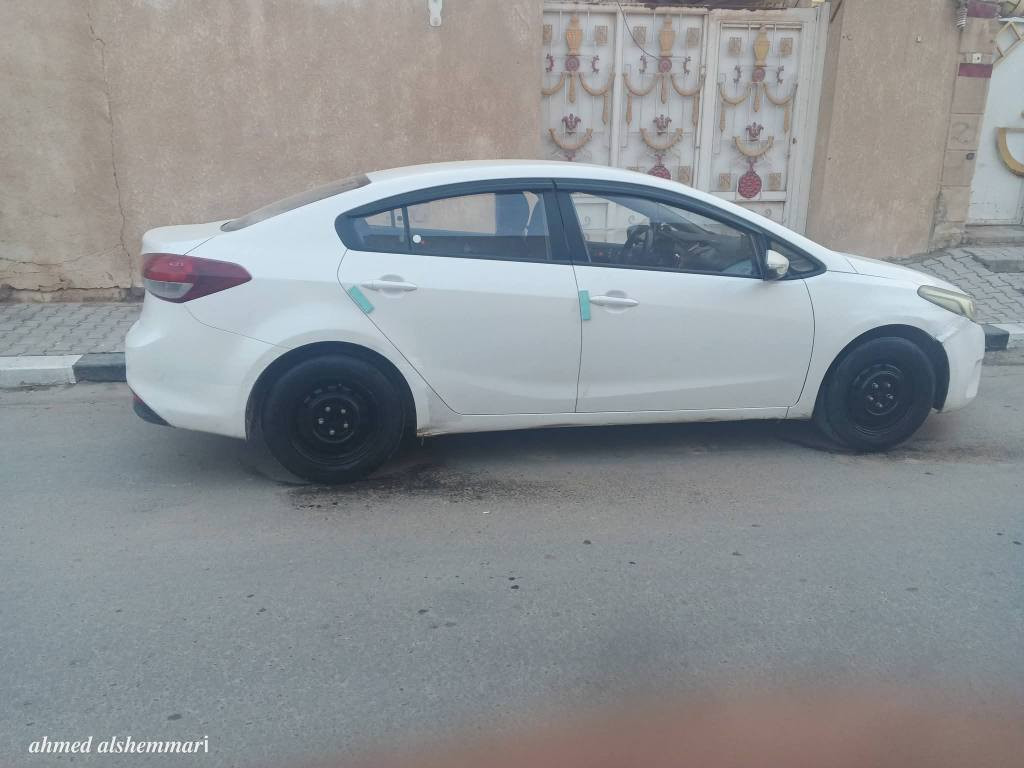 ‏للبيع سيراتو خليجي موديل 17.
‏رقم اربيل الماني. بإسم شركة. 
‏محرك 1600
‏ماشيه 142 الف كيلومتر. 
‏مواصفات عادية. 
‏سنويه ساقطه. 
‏كفالتها(محرك. كير. شاصي. لغود. حوض. تدفئة. تبريد. كهربائيات) 
‏فقط الكشر بي ملاحظات بسيطه. بيها باب السايق و باب الخلفي. دحجه و مصلحها ع البارد وصورها قبل الدحجه وقبل التصليح موجودة. 
‏والدعاميات بيهن شخوط قليلة و مكحلات شي قليل. 
‏مكان السيارة نجف/المركز.
‏السعر (125) $ مع مجال قليل حك الجية.
#ملاحظة: 1• التحويل او الوكالة على المشتري. 
2• الغرامات ان وجدت(فترة امتلاكي للسيارة بذمتي). 
‏اسف للاطالة. وربي يرزق الجميع.  
. النجف, العراق


**إذا كنت صاحب هذا الإعلان وتريد حذفه لأي سبب، رجاءا أرسل رسالة إلى الدعم الفني**