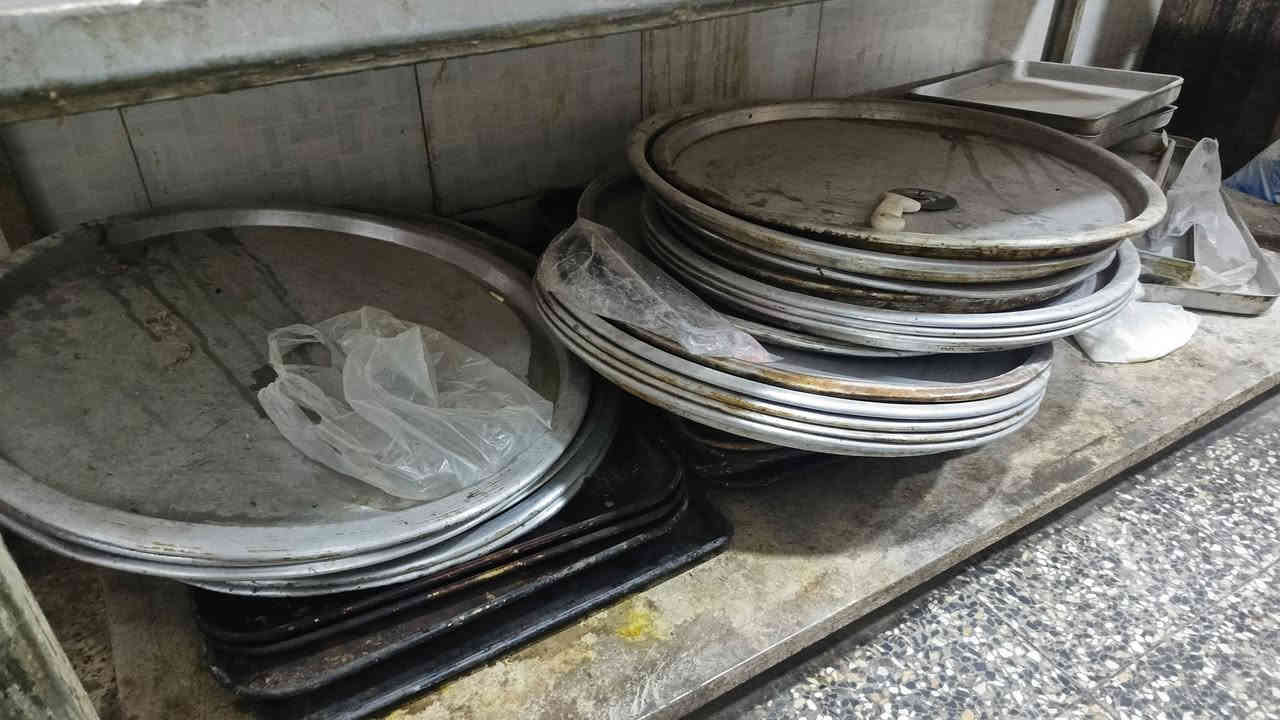 السلام عليكم
اغراض فرن معجنات للبيع تعزيلة مال فرن باسعار مناسبة 
⭕ عجانة تركي كبيرة نضيفة كلش مستخدمة شي قليل
⭕خباطة حلقوم 
⭕تسگا كبيرة 
⭕فرن طبقي
⭕طاولي كبير عدد32
⭕طاولي صغير عدد30
⭕صينية بقلاوة ثقيل عدد40
⭕عربانة عدد2
⭕خمارة 16 طاولي متنقلة
العنوان بابل سدة الهندية 
للاستفسار الاتصال على ***********
