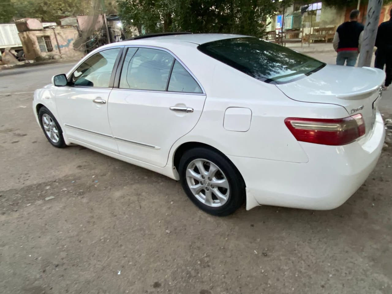 السلام عليكم سيارة كامري موديل 2008
موصفات السيارة GLX خليجه
تبريد قطعتين امامي وخلفي برده كهربائيه كشنات كهربائيه وسلايت 
وصدر امامي خلفي جديد تخم تاير جديد مكينه وكير مكفوله 
سعر السياره 130$
رقم الاتصال *********** 
وهذا السونر مالته بل صور
