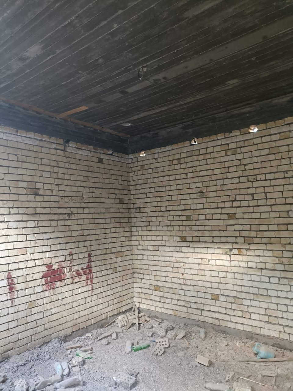 بيت هيكل منطقه الؤدي مقابيل مدرسه الغزالي مساحه 105 واجهيه 7 ونص ونزال 15 بناء درجه أولى طابق واحد السعر 85وبي مجال ***********
