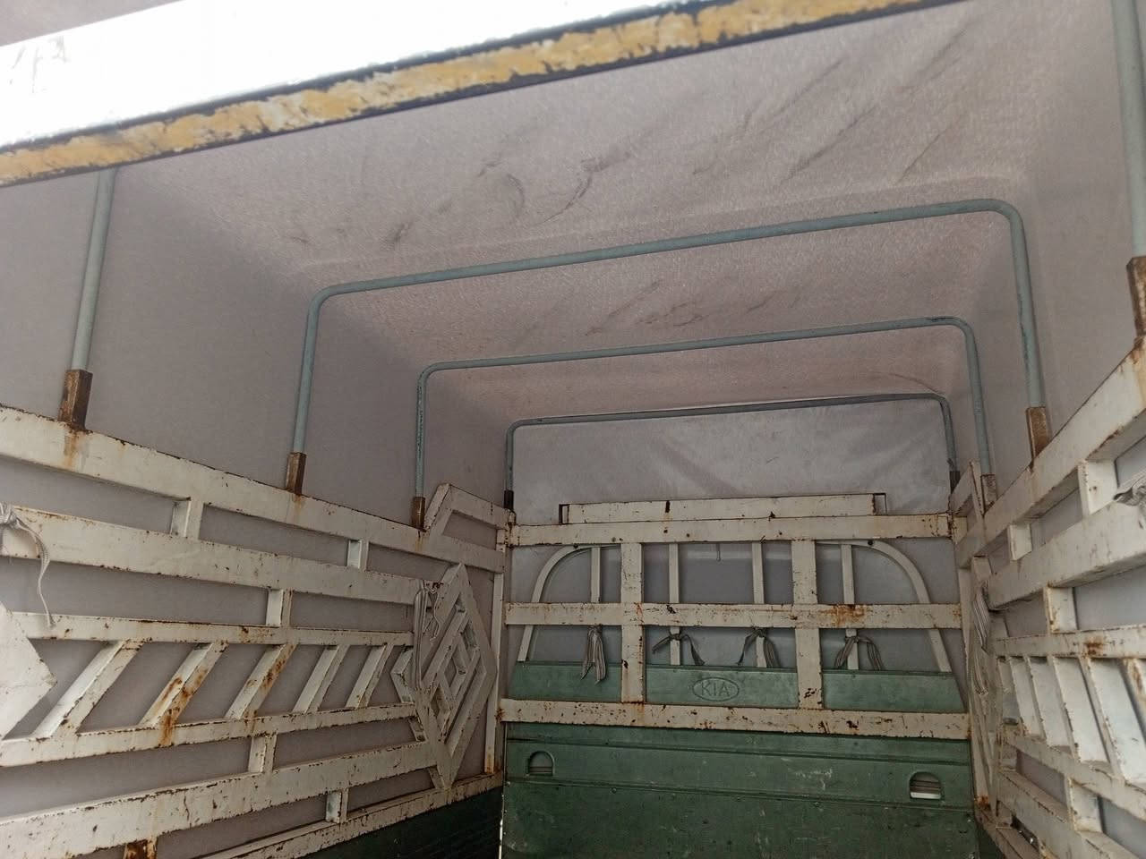 السلام عليكم
جادر. مطري جديد مابيه اي ضرر استوني مفصله صارله اسبوع وهوه والقواس للبيع السعر 230. /***********
