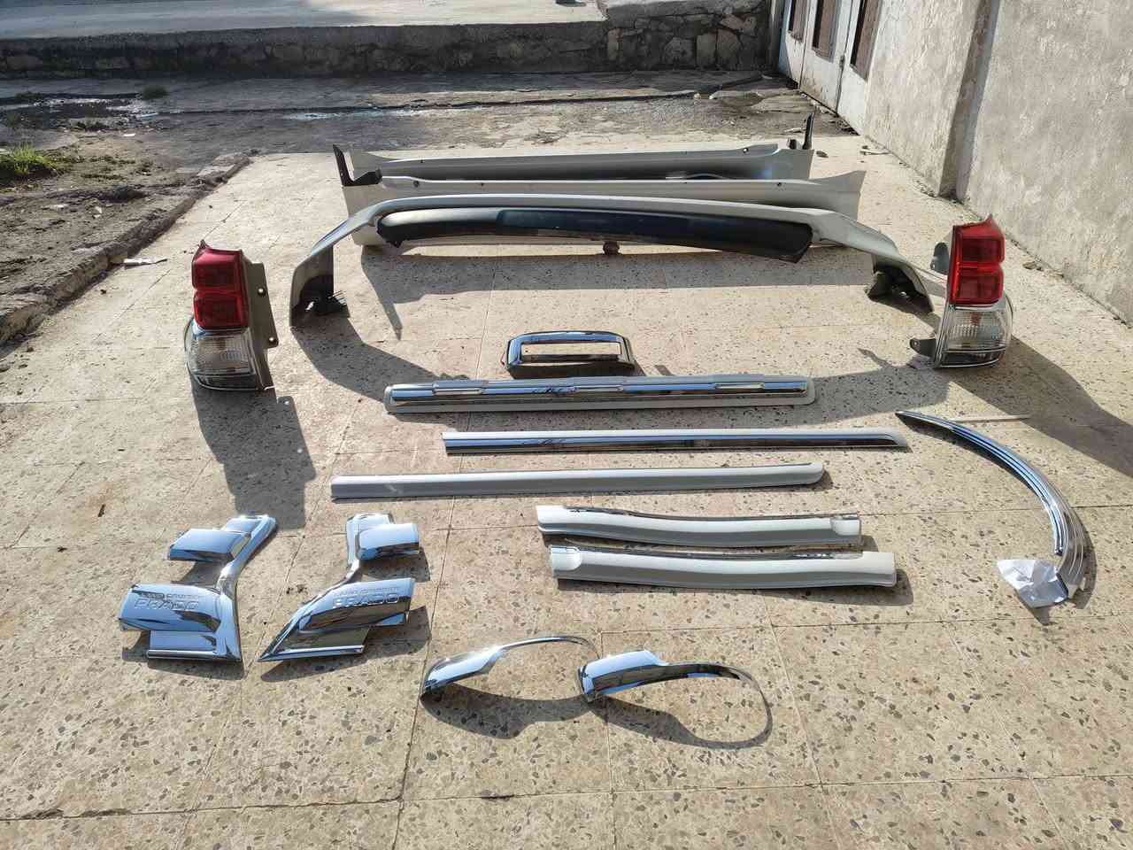 اغراض برادو دوسات ولحيه اماميه ترايش ونيكل وبك لايت اصلي ***********
