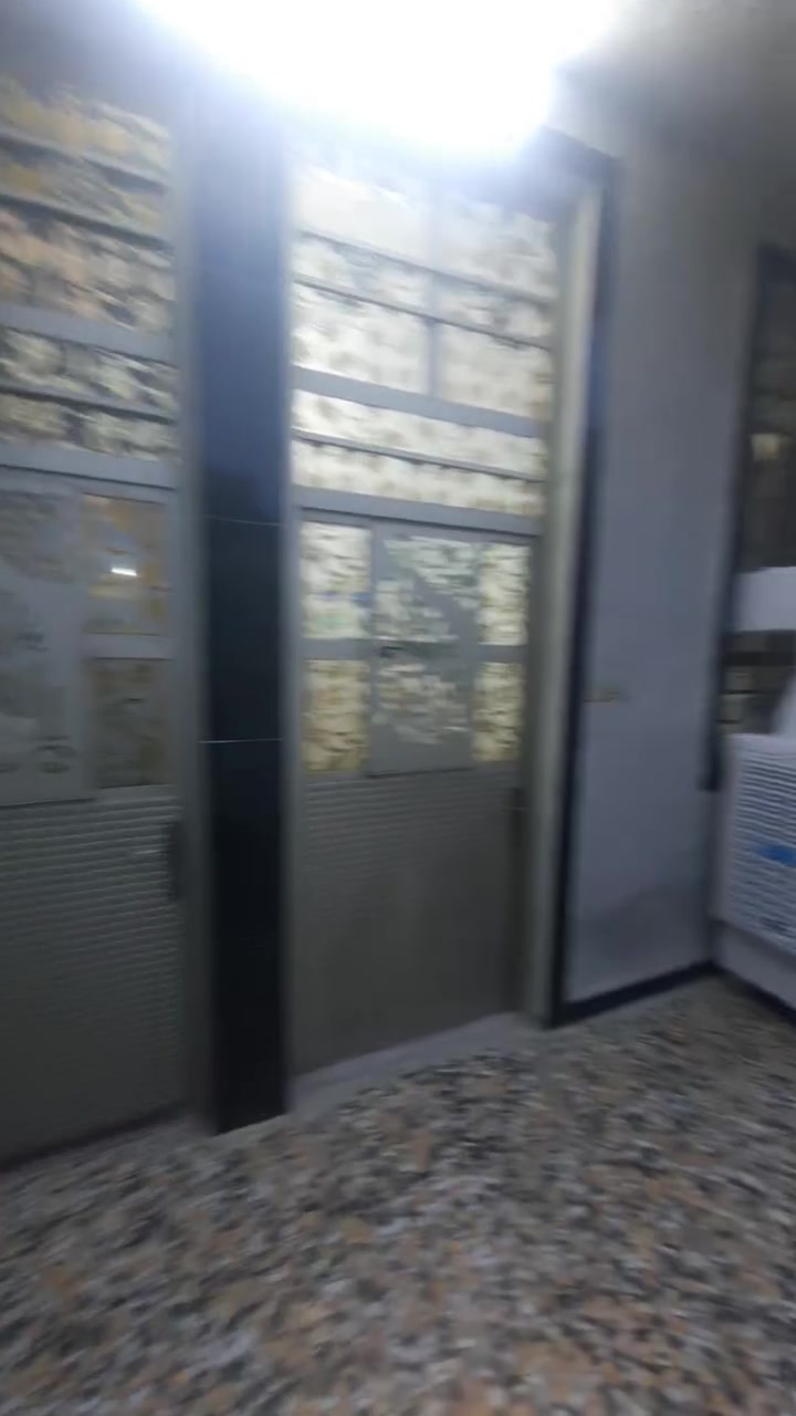 يالله السلام عليكم 
دار لبيع بيت١٠٠ متر وجهة ٥ ونزال ١٠ قرب اسواق ادم فرع دلالية السلطان
بيت بناء حديث بيت عالي عن الشارع نص متر  بيت دوانيه ٥×٤ 
وغرفه ٥×٤   بيت  ٣متر ٢٥ سانتم علات البيت   ستاير ٢ونص عاليات وملبوخات بيت كامل فول  معه البيت سبلت ٢طن ومغسله وكونتر وسنك كامل تركي  كامل وطباخ وكيزر وثلاجه مغسله خارجيه وماطور 
 رقم الهاتف ***********  خاص ما جوب تصل وتدال
