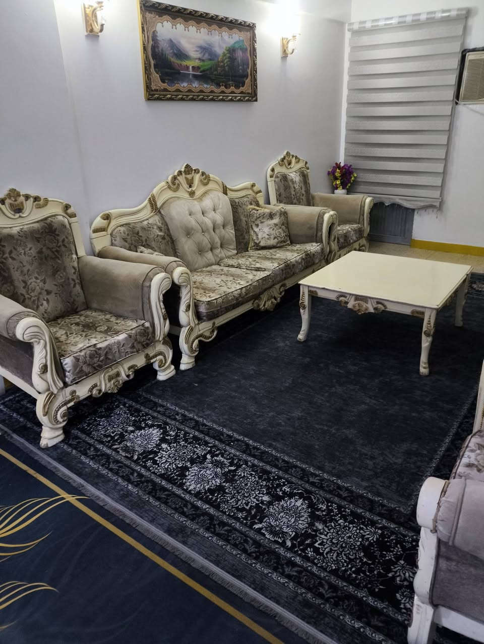 تخم زان 10مقاعد مع طبلة  للبيع السعر 325الف بي مجال نظافته 75٪
***********
