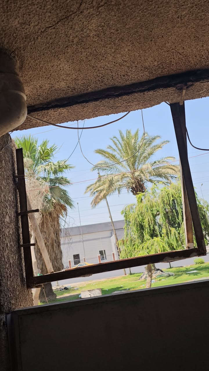 مشتملان ارضي وطابق اول للايجاريم جسر دباش على شارع العام  مقابل مخازن الشاي قرب هيبر مركت الاتصال على الرقم***********
