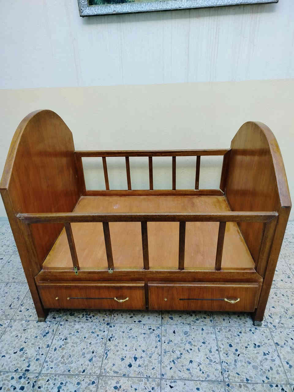 تخت مال طفل خشب عراقي سعر 55 عنوان كراج شمال هاي رقم الواتساب ***********
