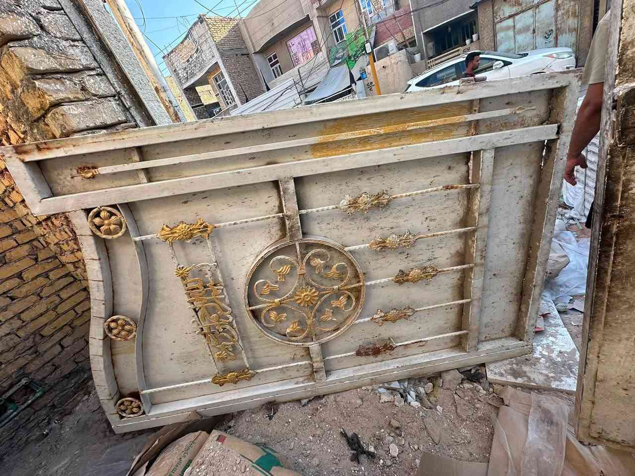 السلام عليكم عندي باب  الطلاقتين بي قليل زنجار وخياس موضح بل صوره  باب كلش ثكيل مينشال قوي يرادله صبغ وشويه ترميمات مكاني شعب قرب سوق الربعتالاف خاص ماكو عله رقم وبي واتس هم ***********
