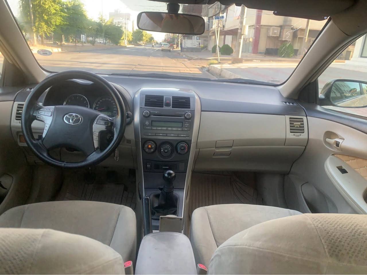 تويتا كورلا بيلاد تاكسى 
موديل ٢٠١٣
يةك پارچةى بوياغة بئ ژوورئ
چوار جبگاى تعديلة
بيشى بس كن دةبةى ئاوى هةية
پشتى كةبسة
گير و مةكينة و تبريد بةشةرت 
سيستةمى غازى ايطالى لةسةرة 
مةكينة كرايتةوة بيلادة
تاخم تاية و سنوى و رقم نوية
نرخى ١٣٧$
شوين هةولير
رقم تلفون ***********
*********** أربيل, العراق
