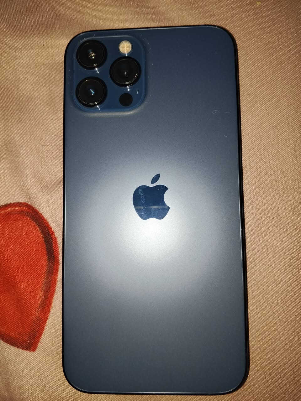 السلام عليكم
12برو ماكس 
زلغ مابي لا مفتوح ولا مبدل اي قطعه عده البطاريه مرفوعه فقط ! مكاني بغداد الكمالية تجي للبيت ونروح نفحص كارتونه ويا وكيبل  *********** متواجد واتساب
