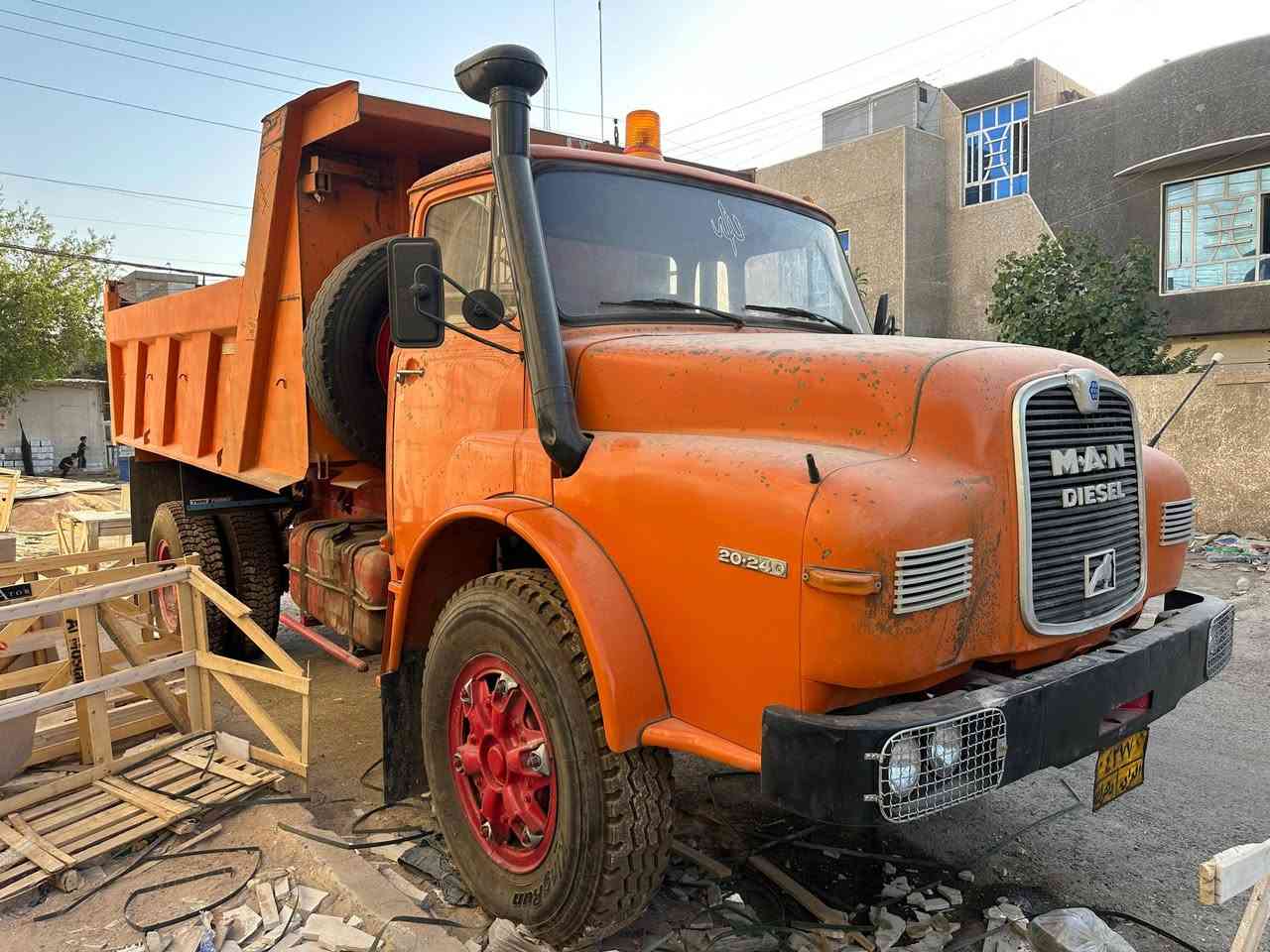 سلام عليكم مان البيع موديل 82سياره خير من الله الستفسار على هذه الرقم ***********
