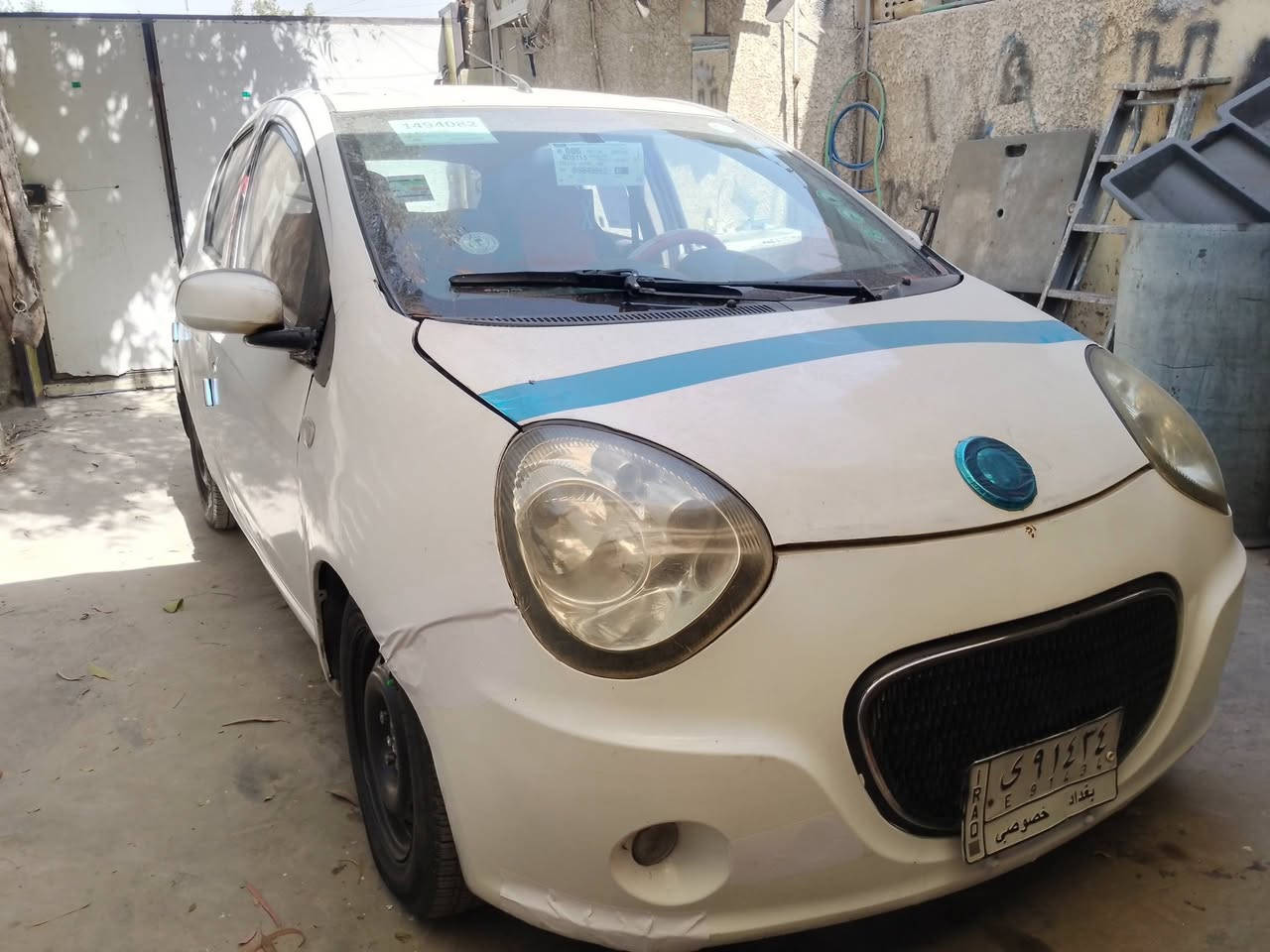 السلام عليك بأنه موديل 2013 مال مصرف سياره تخم تااير جديد حداده خلفي أمامي جديد كهربائياتهة كلهة شغاله بيبان تتقفل سنتر لوك سياره مكفوله من لضربه ولكص مابيهة صبغ بس قطعه وحده سياره مال جناي الف عافيه لتصير من نصيبه سعرهة مناسب السعر 25 وبيهة مال عنواني بغداد التصال ***********
