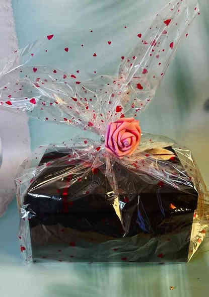 بوكس بناتي نازك ومرتب 
متكون من 

قطعتين حمرة مات 
قطعتين صبغ أظافر 
بلاشر خد ستيك
مسك إبراهيم القريشي 
قلم حاجب لون جوزي
مورد سحري للجسم والمناطق الحساسة 

كلوس ومنفخ للشفة 

مع التغليف وكارت المعايدة 
للحجز والاستفسار راسلونا واتساب توصيل لجميع المحافظات *********** كركوك
