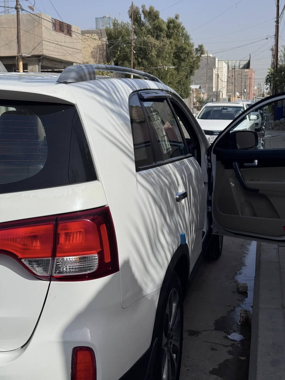 السلام عليكم 
سورنتو خليجي 2015 فول معده البانوراما 
مكينه مامفتوح 
كير خير من الله 
صدر جديد 
تخم تاير ويلكب 5 
السياره جاهزه آلف متصرف عليه 
السياره شمالي تحويل مباشر باسمي 
السعر 180 وبيها مجال  والسوك كلشي تلكه حسب النضافه ماشيه 193 آلف 
رقم الهاتف ‭0782 944 1777‬
العنوان الأنبار الفلوجه 7 راكب
