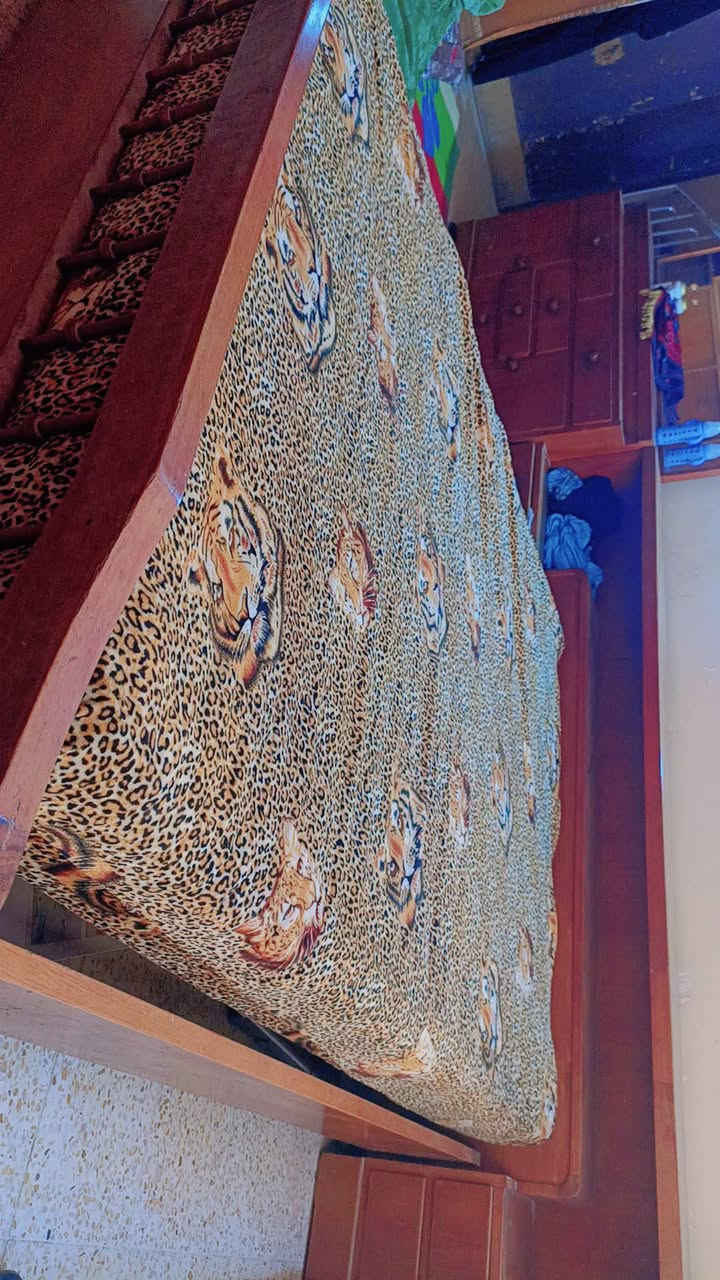 السلام عليكم غرفه للبيع ٦باب صاج نظيفه ظهر جرجوبه
العنوان كاطون الرازي 
السعر 750بيه مجال
الاستفسار عن الرقم ***********
