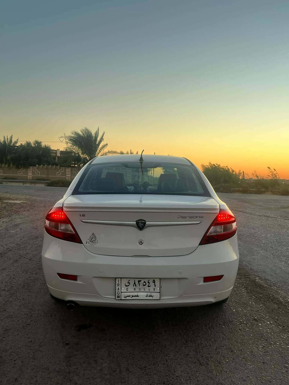 سلام عليكم ورحمه الله وبركاته .
سياره براتون برسونه .
موديل ٢٠١٣ .
اللون ابيض .
المحرك ١٦٠٠ سبورت .
رقم بغداد  مشروع وطني  صالح لغايه ٢٠٢٦
مري جوانب لد .
سياره بلاديه مابيها ضربه ولا بيها صبغ وكشر نضيف.
محرك وكير خير من الله .
تبريد وتدفئة فول .
السياره ماشيه ٩٢ مايل حقيقي 
السبير مال شركه ممتحرك بعده ببراغي الشركه. 
السياره  باسم واستخدام موظفه 

السياره سعر 78 ورقه وبيها مجال حك الجيه 
رقم الواتساب ***********
