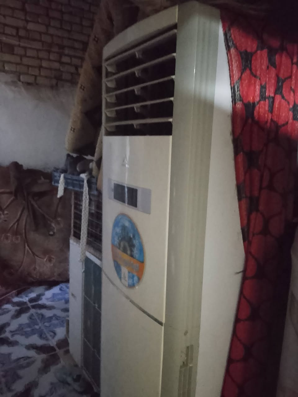 سلام عليكم سبلت عمودي 3طن جاهز من كلشي تاخذ وشد الك بيه شهر اي عطل بيه يرجع ثلج ثلج شركه الحافض صاله سنه من مشترينه السعر 825وبيه مجال وشد عليه وتدللون محتاج الله شاهد كلش كلش رقمي ***********
