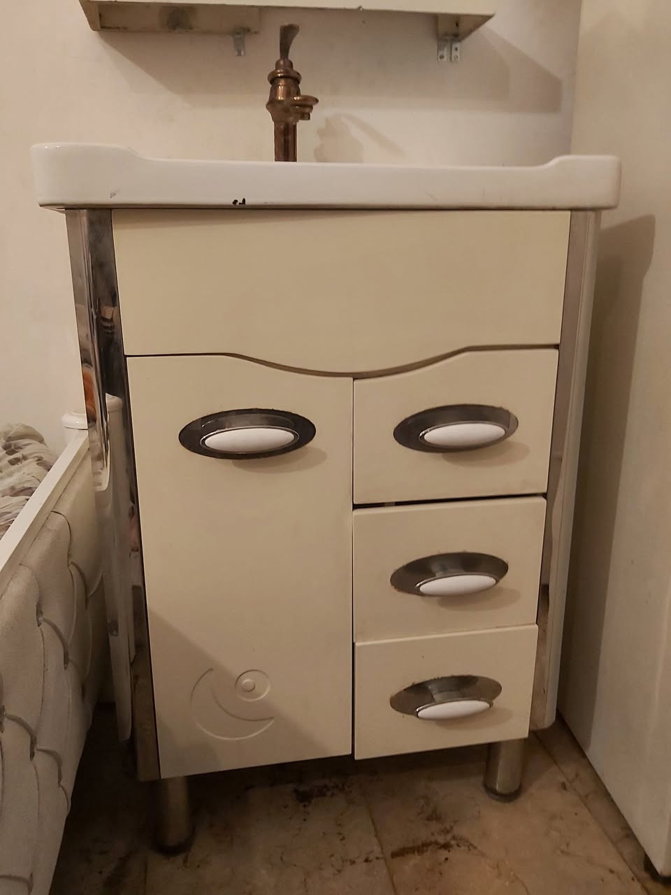 مغسله ومرايا سيت كامل ب50 الف
العنوان البنوك


**إذا كنت صاحب هذا الإعلان وتريد حذفه لأي سبب، رجاءا أرسل رسالة إلى الدعم الفني**