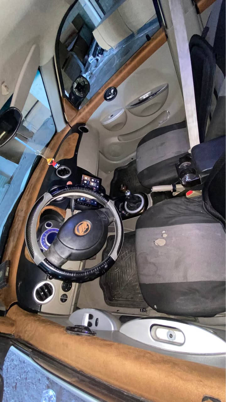 Lifan 320 2013 
190,000km 
 رەقەمە سەنەوی تا ٢٨ تازەیە بە شەرتی تەحویل و غەرامە    
گێرو مەکینەی بە شەرت سەیارەیەکی مەزبوت و بێ کێشەو کەم مەسروف ماڵی فەقیرە بانزین ناخوات 
هەزەی تازەیە گێر عادیە  قفڵ مەرکەزی  هەمو گیانی مەزبوت ئیش  ئەکات کارەبایی مەزبوتە بوخار و دوکەڵی نیە 
تەبریدی ساردو گەرم بە کامل ئیش ئەکات 
٢ جام کارەبا ئاوێنە کارەبا شاشە ئایپاد مەکینە ٤بستۆن ١٣٠٠ 
بوخاري نيه 
  دەعامی نیە بۆیاخی نیەساردی هەیە39 وەرەقە
460 هەزار غەرامەی تێدایە دوای مەعمەلە بۆت دەگەرێنمۆ 
***********
*********** السليمانية, العراق

