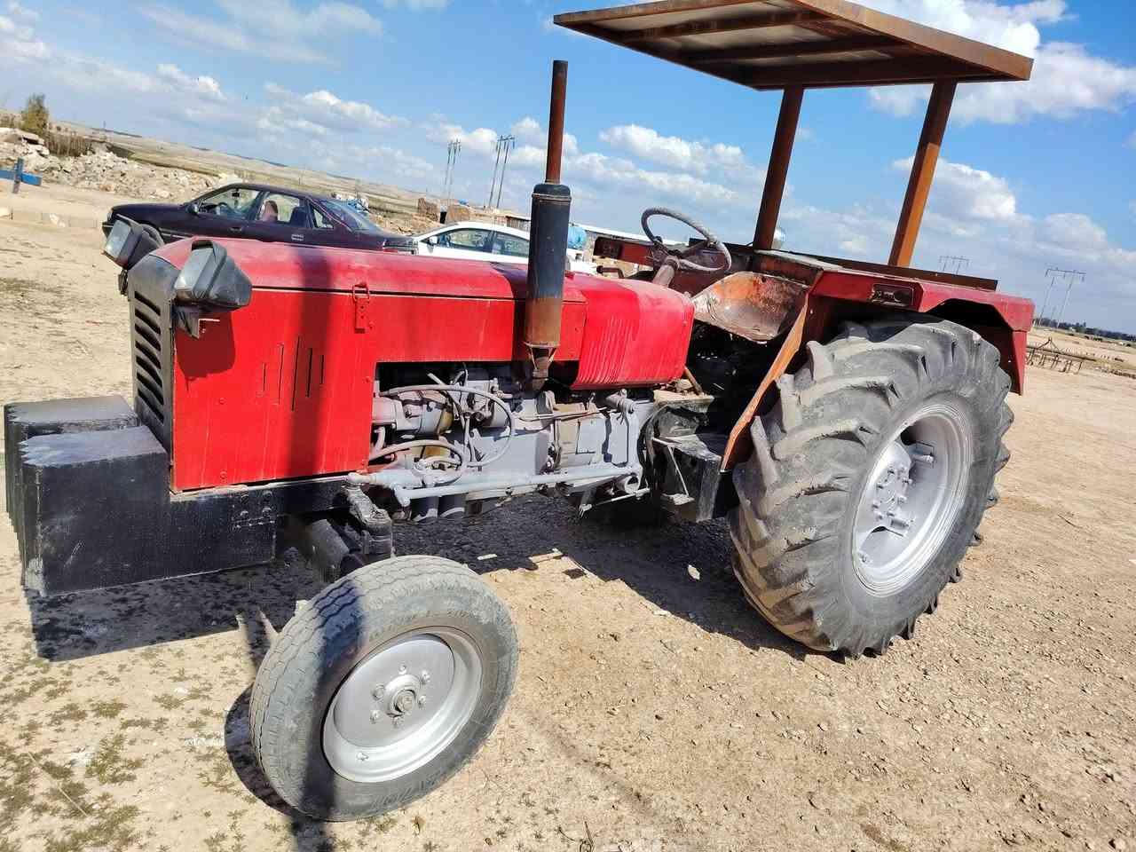 تركتر عنتر للبيع موديل ٨١ كير محرك هودلريك سلف باور كله بشرط مكينه حلوه سعر ٣ ونص حيل بدون أوراق مكفول كظمن اي شي *********** /}***********
