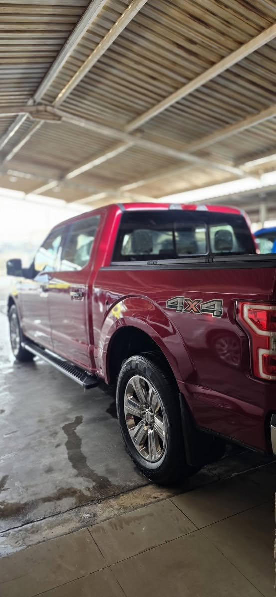 صور الحادث مرفقه 
محرك 6 توربو  مواصفات  فوال عده فتحه 
تخم تاير جديده او جاهزه السياره او سعرها مناسب جدآ 
مكاني البصره معرض الرافدين  امروس او بيع *********** البصرة, العراق
