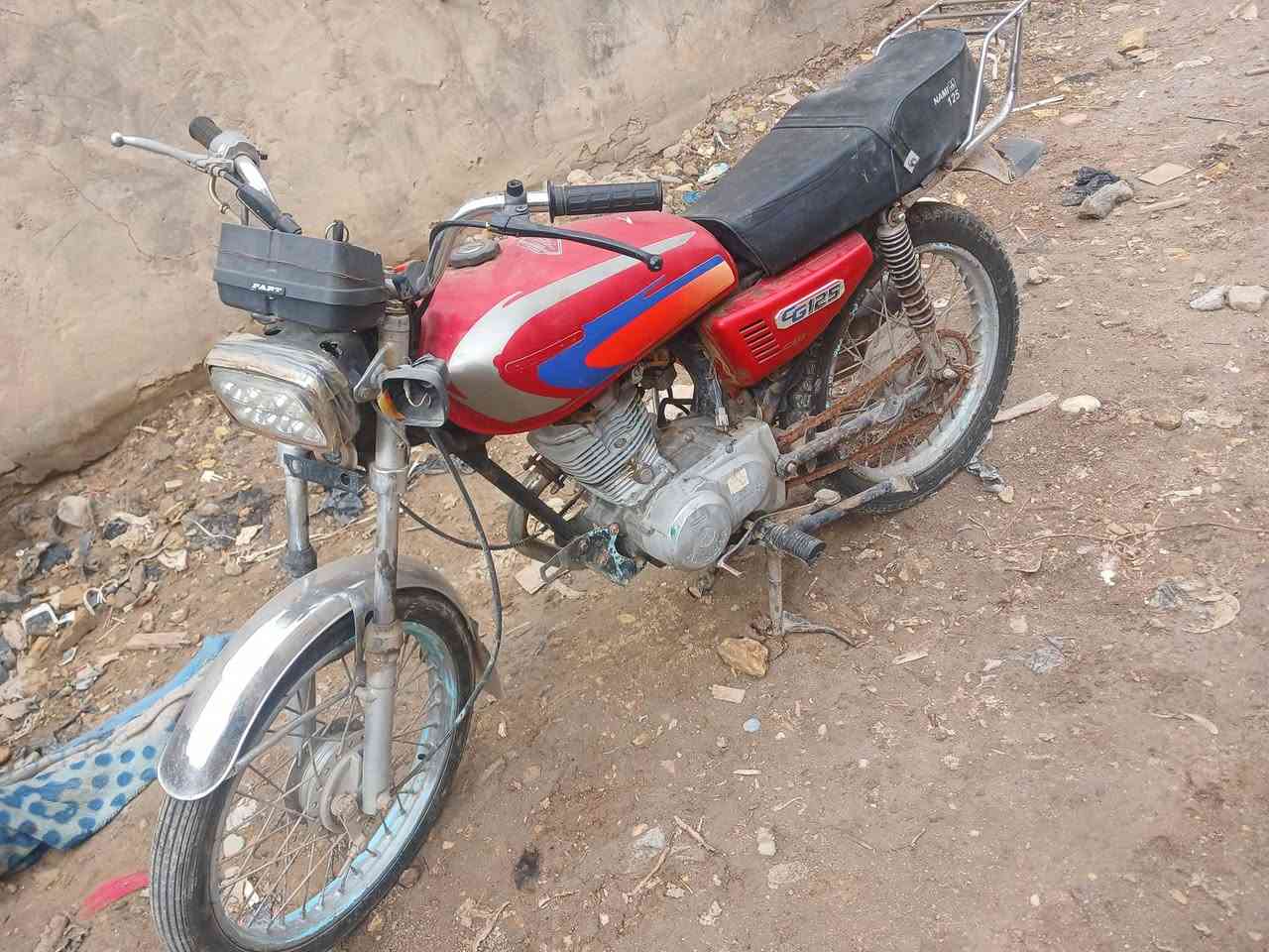 دراجه 2016 كلها شغاله اوراق وصولي دراجه شغاله من الطول للطول ما عوزها اي نقص موديل 16ه دراجه اوراق اصولي السعر 400 وبيها مجال المكان الشاطره رقم الموبايل 078045 05708
