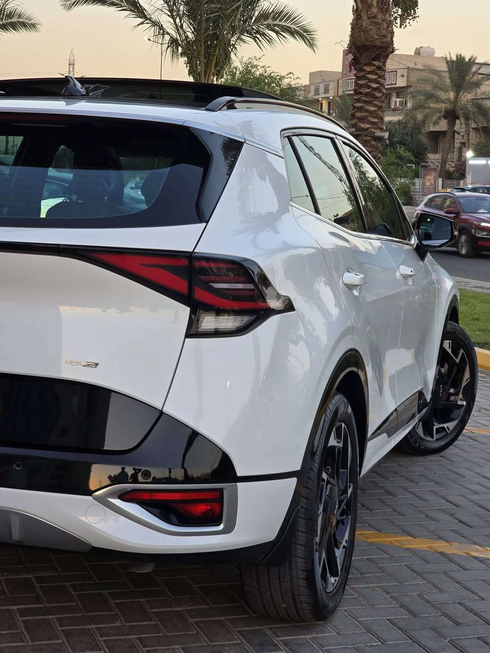 كيا سبورتج 2024 فول مواصفات GT-LINE مكفولة كفالة عامة مابيها اي نقص على وضع الشركة وعلى ايد وحدة مبدل تخم تاير جديد وشاد عازل حرارة على جميع الجامات ورقم وهزة وسنوية جديد رقم بغداد بأسمي تحويل ثاني يوم 
السعر 238 وبيها مجال بسيط 
مكاني بغداد العامرية 
للإستفسار/ *********** متوفر واتساب
