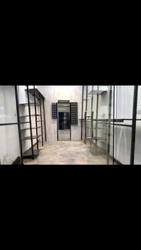 غراض محل ملابس للبيع بسعر كلش مناسب   قيم وخذهم  ديكور+ ملكانات رجاليه...