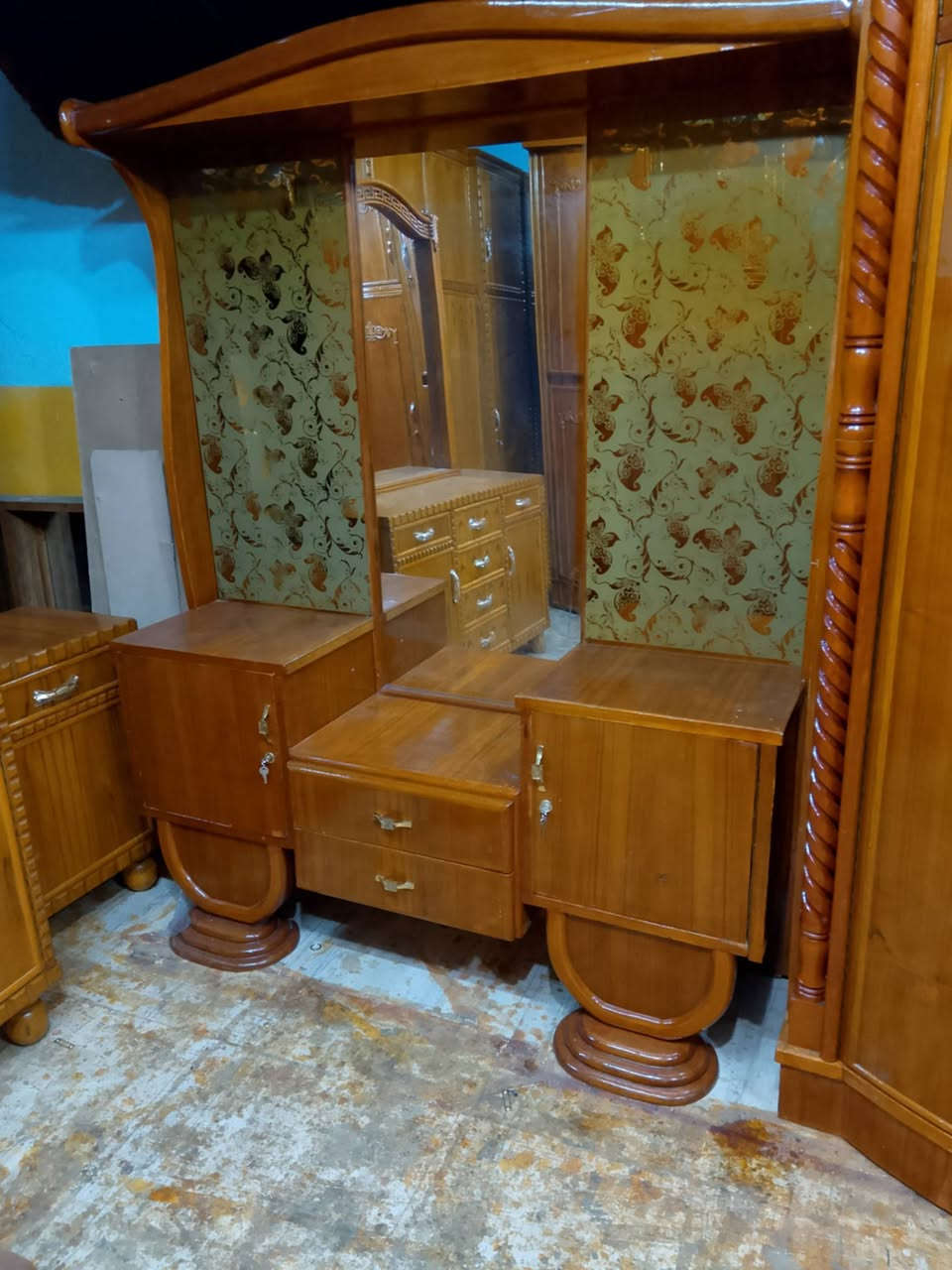 معرض ونجاره الواسطي لبيع الغرف التسكام المستعمل والجديد العنوان حي الجهاد للاستفسار***********
