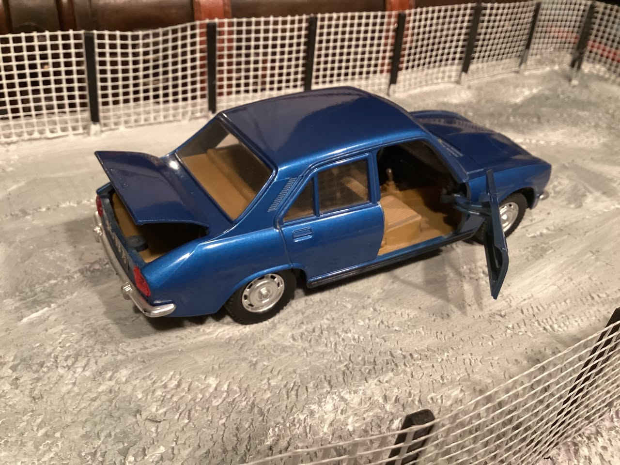 سيارة بيجو ٥٠٤ حجم ١ / ٢٤ و حجم اصغر 
Peugeot 504 france


**إذا كنت صاحب هذا الإعلان وتريد حذفه لأي سبب، رجاءا أرسل رسالة إلى الدعم الفني**