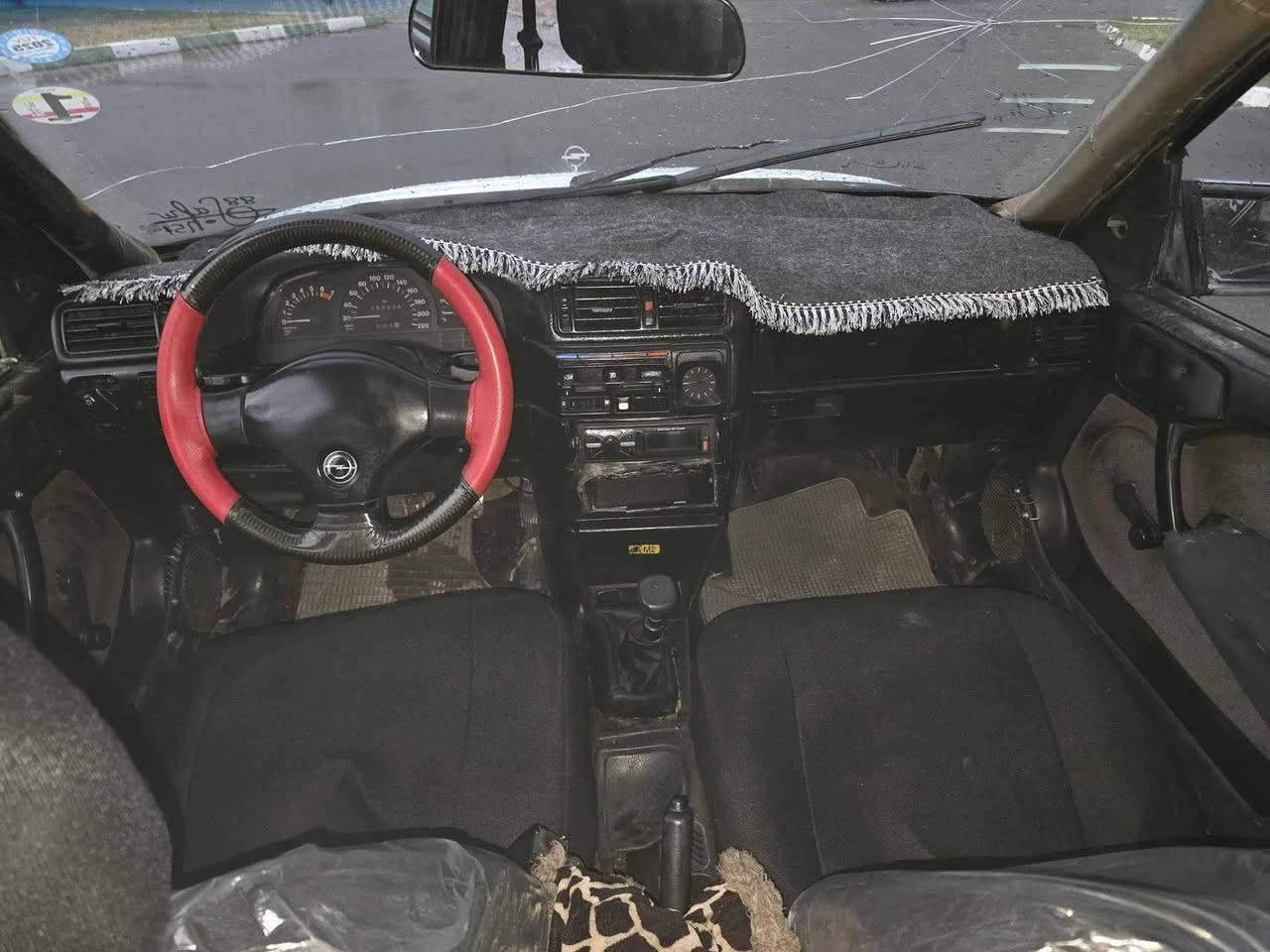 ئۆپڵ ڤیکترا مۆدیل 1990 ئارم پلاستیک هەولێر بەشەرتی سەیتەرەو مەفرەزەو دایرەی مروور هەموو کوردستان پی بگەری بەشەرت مەکینە شانزە زۆر مەزبووت
گێروو مەکینەو کارەبایو ریۆشتنو لیخورینی زۆر مەزبوتە موس براوەی نیە
 ناو دەری ریکو پیکە سەخفو شانی جوانە ماڵی فەقیرەو بەنزین ناخوات 
گەرمی فڵچە گێچ لەیت سەکن گشتی مەزبووتە تایەو ویل پاتری خاوێنە 
شوێن رانیە نرخی ١٥گەڵاو معامەلە
*********** ڤایبەر و واتس ئەپی لەسەرە السليمانية, العراق
