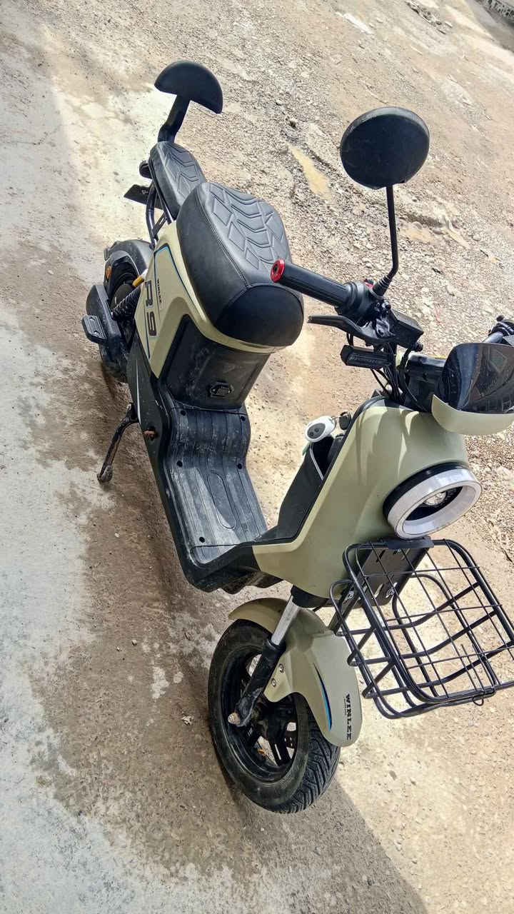 پاسکیل شەحن نایاب کم2000 R9 پاسکیلەکە تازەیە هیج کێسەی نییە بەس دوو ئشارەی عیش ناکات سعری 550و مەجال مەعامەلە رەقەمی تەلەفۆن _*********** طوز, صلاح الدين
