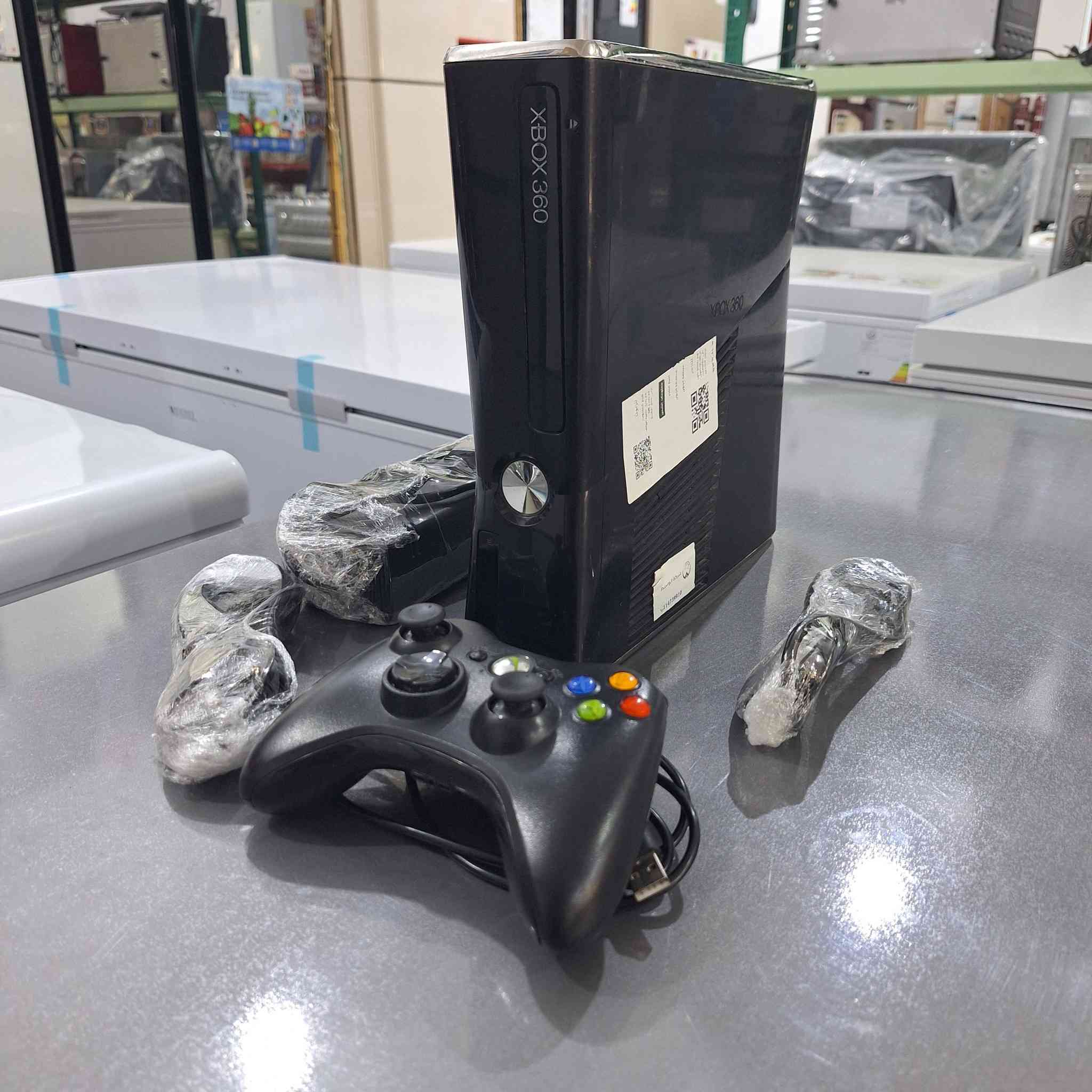 اكس بوكس 360 سلم
جوستك 1 
محوله اصليه 
جهاز متروس العاب 
كامل ملحقات 
سعره 100
توصيل 6 جميع محافظات
***********
انستا ps4.3.2
تيك توك ps4.3.2
